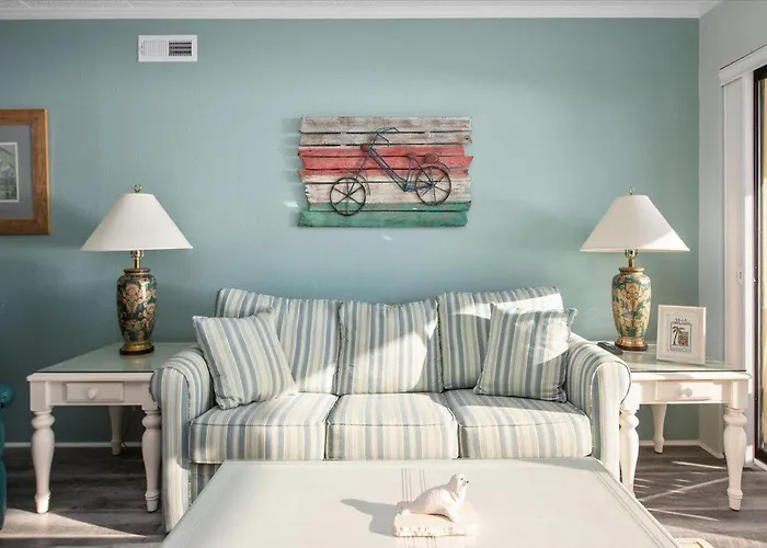 Picturesque 2-bedroom Ocean Trail Steps From The Beach! Ocean City