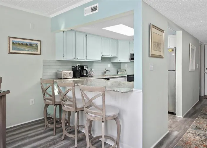 Picturesque 2-bedroom Ocean Trail Steps From The Beach! Сasa de vacaciones *