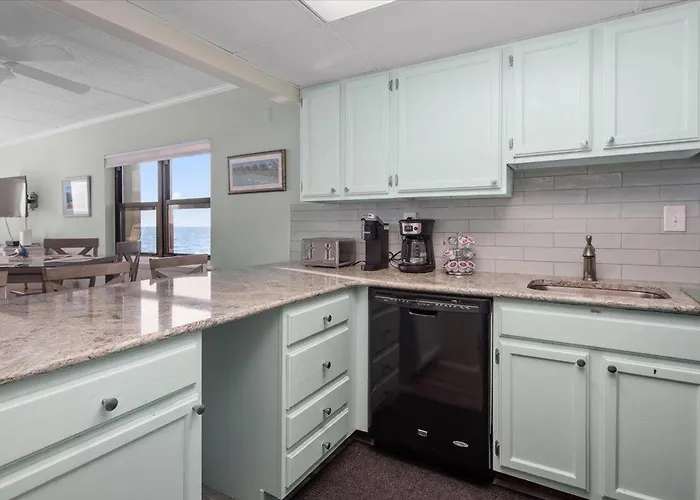 Picturesque 2-bedroom Ocean Trail Steps From The Beach!