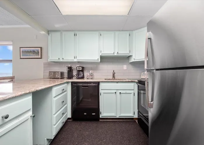 Picturesque 2-bedroom Ocean Trail Steps From The Beach! *