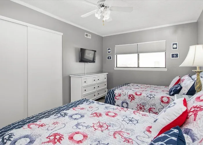 Picturesque 2-bedroom Ocean Trail Steps From The Beach! Сasa de vacaciones